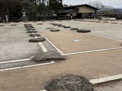 仙台城跡　大広間跡


VR体験で再現して、楽しむことができます。
携帯をかざしながら見ている人もいました。


お城スタンプを押すのも目的の一つだったので、後ろに見える仙台城見聞館へ。
大広間の模型や部屋の再現の展示があり、仙台城の華やかで堅牢な様子を見ることができます。

今年から始めたお城スタンプもちゃんと押せました～


