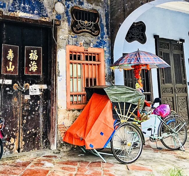 さすがに歴史ある街だけあって、個性豊かで綺麗な建物を見てるだけでも面白い。<br />アジアの街並みとアートを同時に楽しめます！<br />このあたりはノスタルジックな雰囲気が更に出てとても素敵！