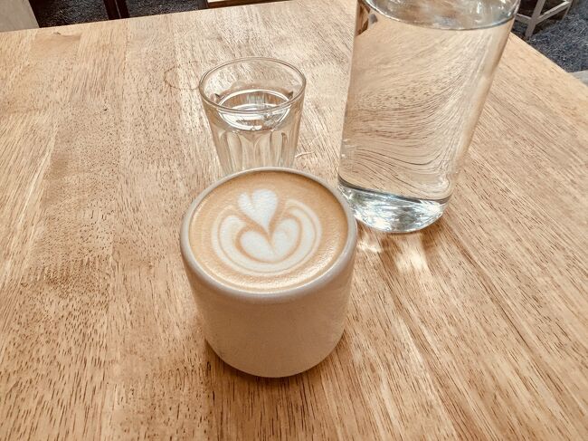 飲み物のメニュー、ものすごく充実していて、かなり迷ったけど、ホワイトコーヒーにしました。とても美味しかったです！<br />ペナン島のカフェ、本当にレベル高いです。