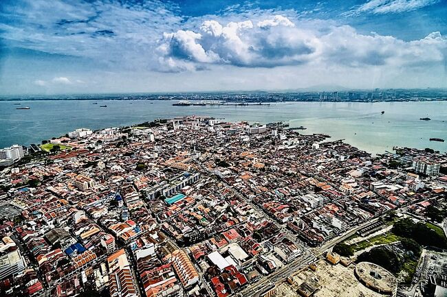 頂上からの美しい景色…ペナンの美しい景色…<br /><br />日中の散策は、これにて終了。<br /> 一旦ホテルに戻りお昼寝。<br />