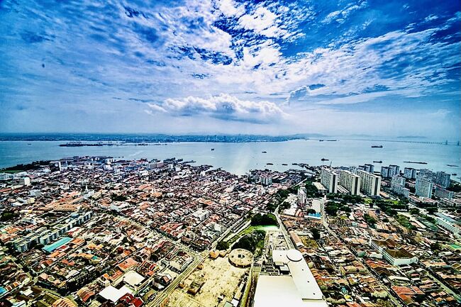 展望台からの眺めも素晴らしい！<br />ペナン島全体の一部やジョージタウンの360°のパノラマビューはとても美しい！