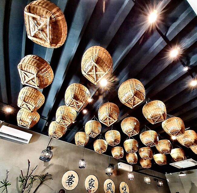 外観は地味だけど、中はとても素敵！<br /> 昔ながらのプラナカンショップハウスそのものです。