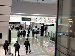 ＰＭ６時１０分。市営地下鉄「福岡空港駅」に到着。

