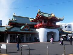 小田急片瀬江ノ島駅．　龍宮城風．