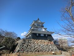 バスに乗って浜松に戻ります。
昨日名古屋城を見たので今日は外観だけ。
