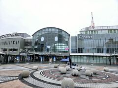 高松駅。
こんなかわいらしい顔がついていたのか。
昨夜は気づかなかった。