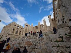 こっち側はさすがに観光客多いです。