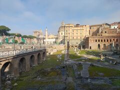 「フォロ ロマーノ」からFori Imperiali通りを挟んだ反対側に、「アウグストゥスのフォロ」がありました。