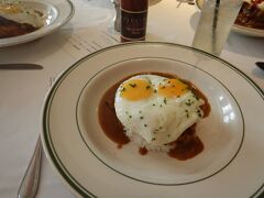 昼食はワイキキの中心部にあるステーキ店で
ロコモコをいただきました。
量がありましたが、美味しく完食しました。