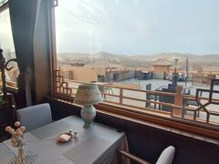 おはようございます。朝食会場からの素晴らしい砂漠の景色を見れるのはこのホテルだけ。