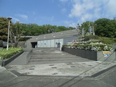 高札場をさらに東進して東大和市立郷土博物館。
「狭山丘陵とくらし」をテーマにした、歴史・民俗・自然の３つを柱とした総合博物館です。

