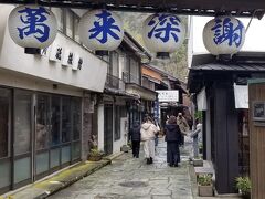なつかし小路と銘打たれていましたが、まさに少しのタイムスリップ。
江戸期の石畳と、明治から昭和にかけての建物が続きます。
