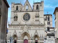 Cathédrale Saint-Jean-Baptiste

フルヴィエールから降りてきてすぐに見えるのがサンジャン教会。