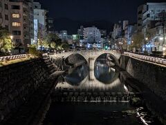 眼鏡橋
明日も来るのに、夫がライトアップも見たくて来たかったんだって

あーお腹減った！歩いて10分程の…