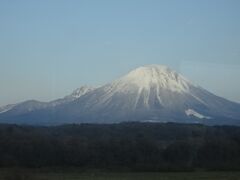 鳥取県に入りました。大山です。伯耆富士とも呼ばれています。
鳥取県はもっとも人口の少ない県だし、面積も少なく、7番目に小さい県ですが、それでも今回の旅で鳥取県は2度目になるし、2泊目になります。