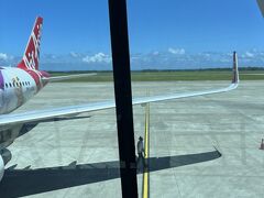 エアアジアはT4からの出発です。

ちなみに、他のターミナルからT4に入るには手荷物検査があり飲み物が持ち込みできません。（飛行機への持ち込みと同じ検査）
機内で飲む飲み物などはT４に着いてから買うことをお勧めします。
セブンイレブンがあります。