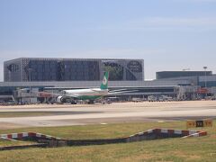 Crowne Plaza Changi Airportに１泊します。