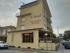 モンテカリーニ・テルメでは駅近くの「Hotel Redi」に泊まりました。	

