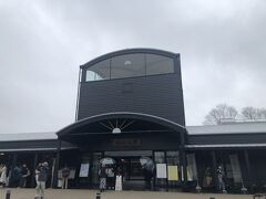 由布院駅
観光案内所からスーツケースを宿に運んでもらい、これから少しの時間、観光します。