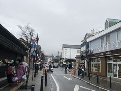 一番見たかった景色、駅前から望む由布岳・・雨模様で残念です。