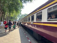 クウェー橋駅到着。

日帰りでのバンコクからフル往復はあまりお勧めできないです。
よっぽどの鉄道好きでないと飽きてしまうと思う。