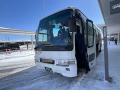 旭川駅までは空港バス750円で移動です。
SUICA使えず面倒くさい～。