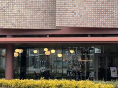 《カフェ ハムアンドゴー》外観…石川県内に複数店舗を構える人気のお店です。座敷の席があったりしてくつろぐこともできます。おしゃれな店内を楽しめます。
