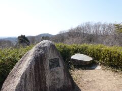 「小山寺」のすぐそばに「富谷山ふれあい公園」があります。設置された石碑には「関東の富士見100景」の銘板がありましたが、残念ながら富士山の姿は見えませんでした。また桜の名所のようでHPには満開の桜の写真がありました。季節を変えて再訪したい公園です。