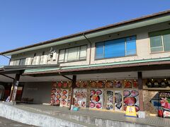 敦賀駅まで歩き、駅からぐるっと敦賀周遊バス（ショッピングルート）に乗って「日本海さかな街」へ。