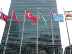 グランドセントラル駅から歩いて国連本部を見てから。