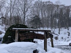 知内温泉へ移動。
まだまだ雪が積もっています。
