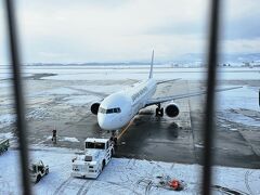 旭川空港からは、路線バスで富良野へ移動。

今回はレンタカーを借りず、移動は全て公共の交通機関です。