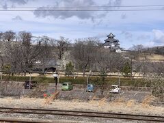 白河駅に到着。
小峰城は駅からも見えます。