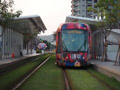 「駁二蓬莱駅」で降りて、、、ホーム渡って、、