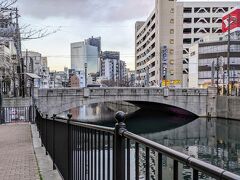 大岡川沿い「大岡川プロムナード」の弘明寺～井土ヶ谷～日ノ出町の区間を散策しながら橋巡り。写真の橋は「長者橋」です。