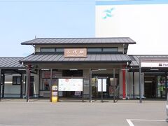 八代駅着。駅舎撮影。
14:41発、熊本行き6330M乗車。