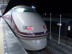 すっかり日も暮れて、
鬼怒川温泉駅に到着。
ほとんど乗客は降りてきませんでしたね。