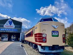 
もうひとつは、碓氷峠鉄道文化むら。
広い敷地に、かつての車両が多数展示されています。
好きな方ならワクワクするでしょう。

わたし自身は、鉄道知識が全くありません。でも、旅好きとして鉄道には感謝しています。
往年の名車両から旅ロマンを感じたくて、やってきました。
