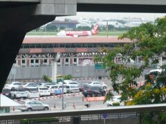 ドンムアン空港駅からは、ドンムアン空港に駐機中の航空機を見ることが出来ます。