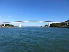 浦戸大橋（高知県高知市種崎～浦戸）
浦戸湾の湾口にかかる県道14号線の橋で、歩道も狭いですがあります。
1972年に完成した開通時は有料道路、現在は無料です。
北側の種崎と南側の浦戸、桂浜を結ぶコンクリート橋で、橋長1480m、主径間長230m。