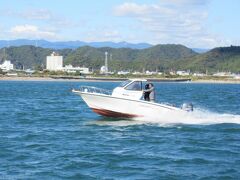 種崎海岸（高知県高知市種崎）
高知市で唯一の海水浴場。
沖では釣り船、モーターボートなどと頻繁に出会います。