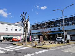 宇都宮線の古河駅西口からスタートします。
ちなみに古河駅は茨城県最古の駅だそうです。

駅はスーパーやパン屋さんなども併設されてあってとても便利です。