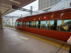 ★13：30
小田原駅で東海道線を下車。1時間ほど時間を潰した後、ロマンスカー「GSE」に乗車。