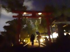 淵神社の鳥居の先がロープウェー乗り場になっています。