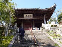 ここからは・・ひたすら歩く・・坂道を上ったり下ったり・・
諏訪神社の途中・・聖福寺山門　1677年延宝5年、に建立
坂本龍馬率いる海援隊の　いろは丸事件で賠償談判をしたお寺。