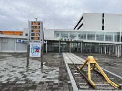 ■稚内駅 (北海道稚内市)

今回は稚内駅からのスタート。稚内の気温は8.4℃。気温はそこまで低くありませんが、風が冷たく、北海道の最北端の街に来ているのだなと実感しました。