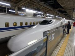 　京都駅22時22分発の「こだま」で、改めて米原を目指します。東海道新幹線はＪＲ東海なので、ＪＲ西日本の「株優」の適用外。米原へ追い上げるための投資です。
　京都～米原は１駅なので、特例で新幹線の自由席はぐっと安くなります。
