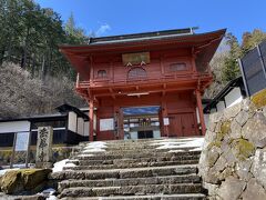 隣にある法華寺でお参り、