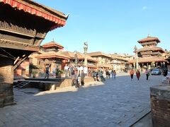 1時間ほどゆっくりしてからタチュパル広場へ。