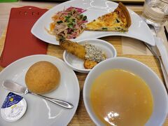 レム日比谷のカフェでランチ